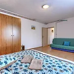 Jakov By Interhome