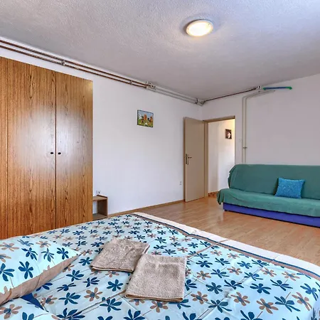 Jakov By Interhome