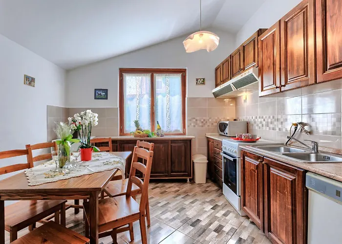 Jakov By Interhome