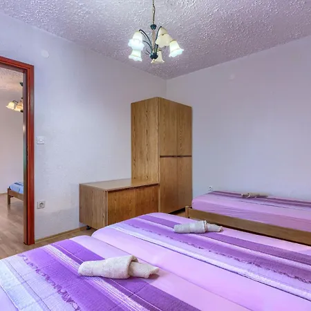 Dom wakacyjny Jakov By Interhome