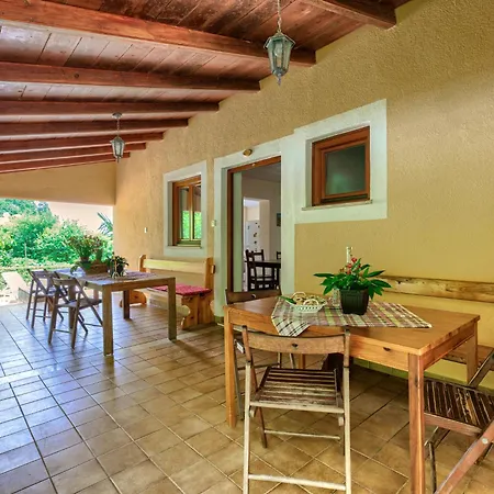 Dom wakacyjny Jakov By Interhome