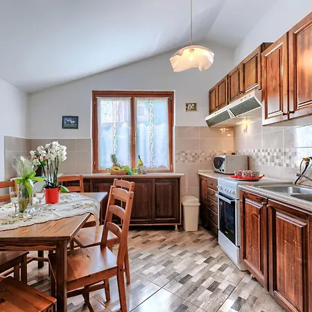 Jakov By Interhome
