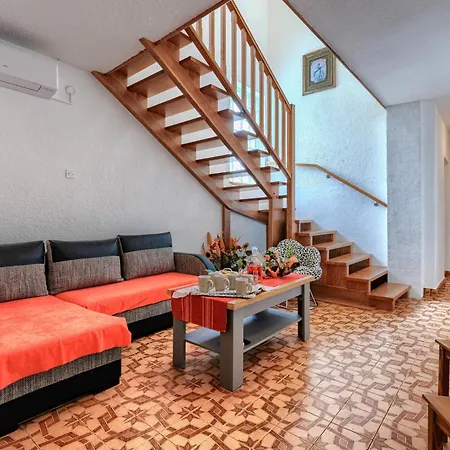 Jakov By Interhome *