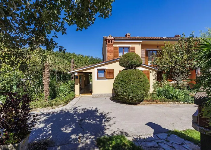 Jakov By Interhome *